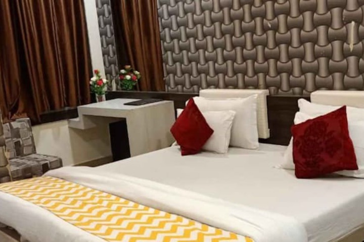 Room 15 of 25