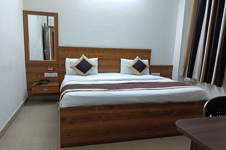 Room 12 of 34