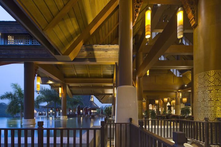 Entrance & Lobby