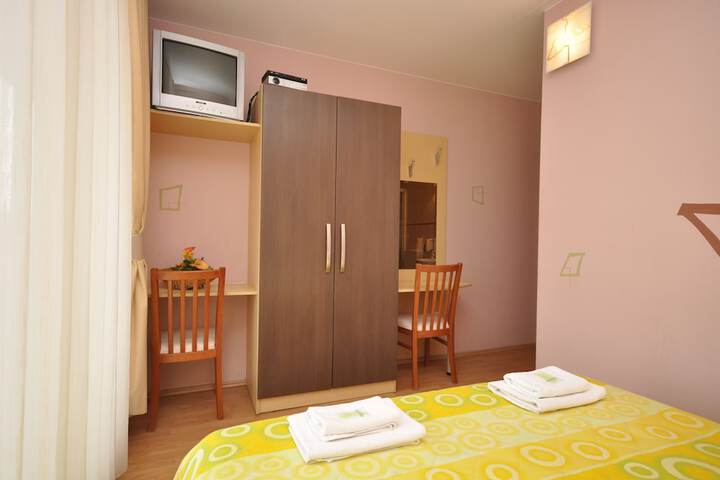 Room 8 of 46