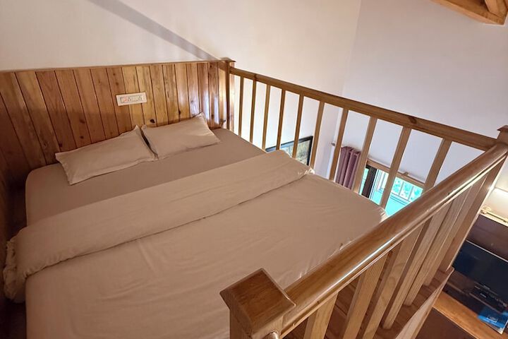 Room 27 of 38