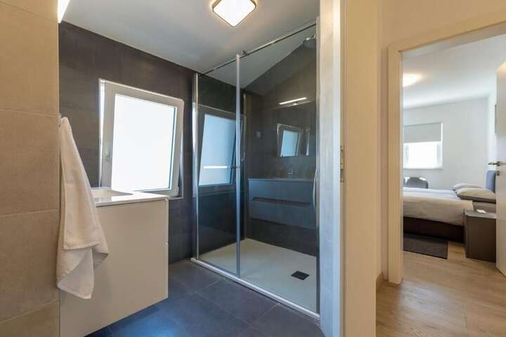 Room 129 of 194