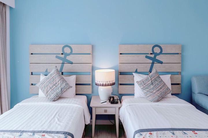 Room 13 of 35