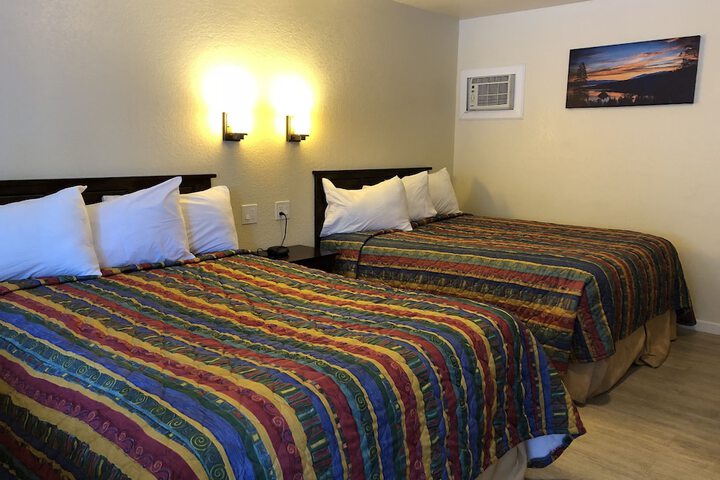 Deluxe 2 Queen Beds (20 of 21)