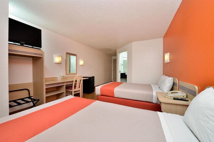 2 Double Beds (5 of 5)