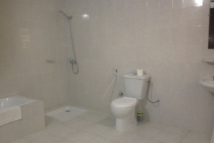 Room 7 of 16