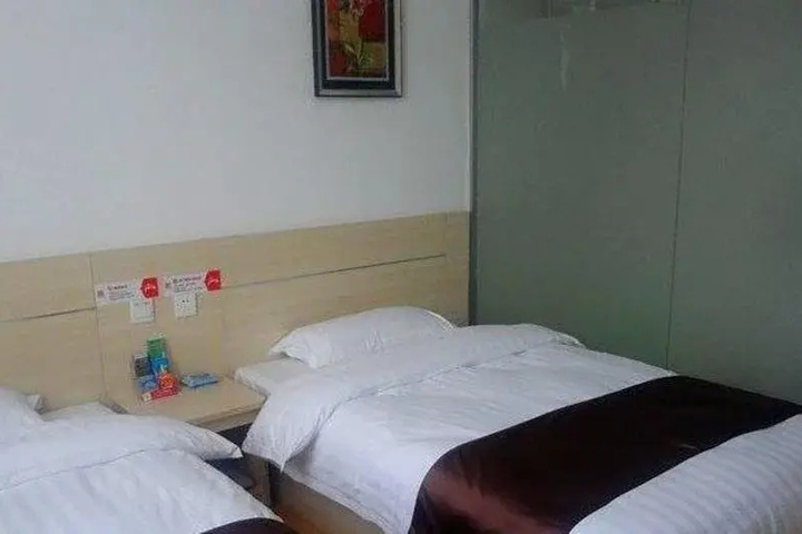 Room 5 of 11
