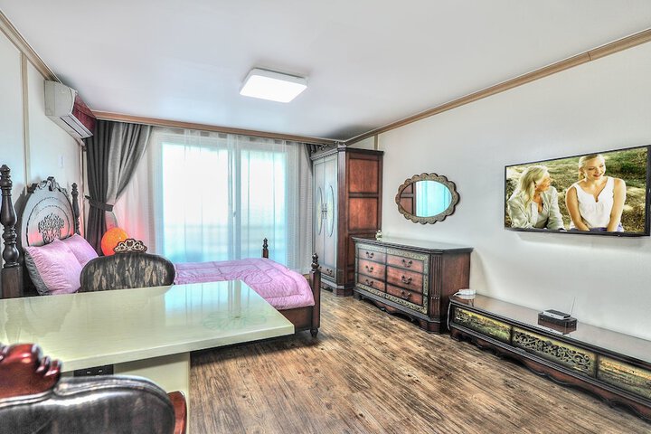 Room 5 of 37