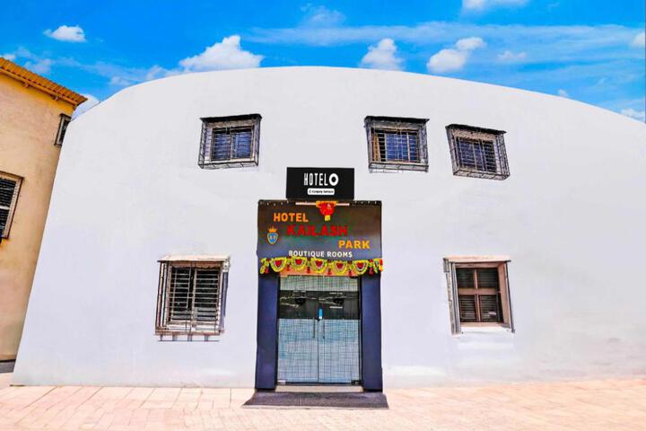 Hotel O Kailash Park Near Sakinaka Metro Station
