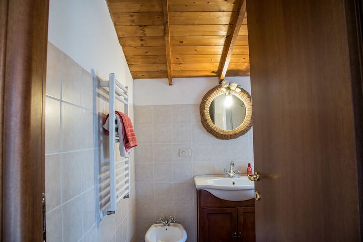 Room 12 of 27