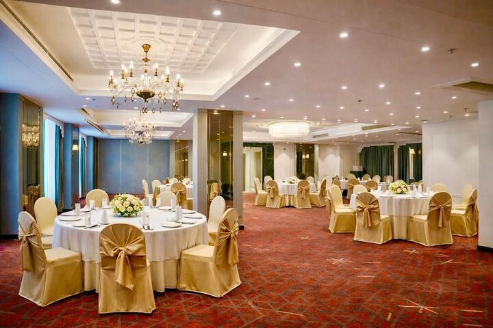 Ballroom/Hall 62 of 70