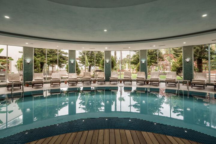 Pool Hotel
