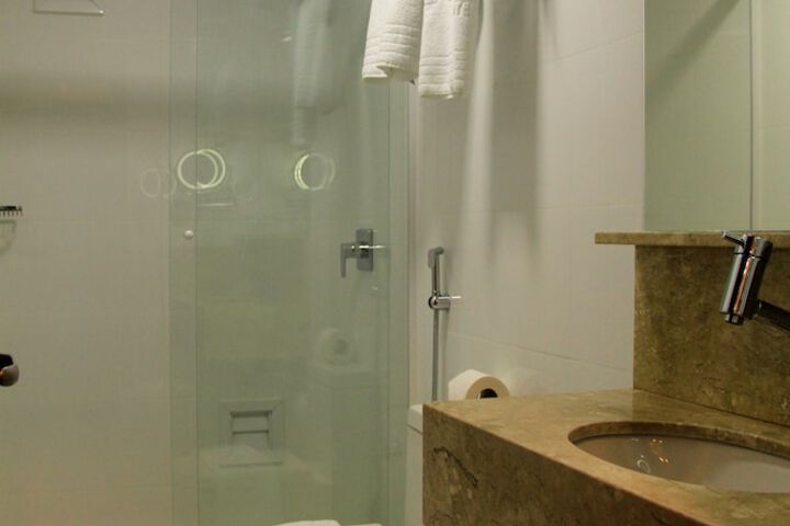 Room 42 of 105