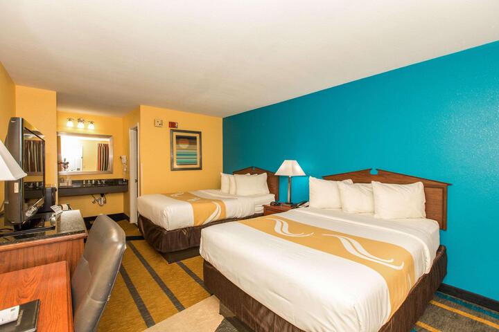 2 Double Beds (4 of 10)