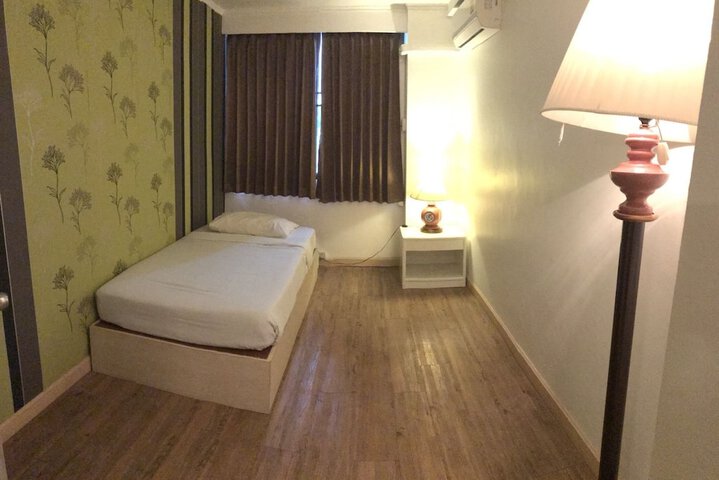 Room 18 of 147