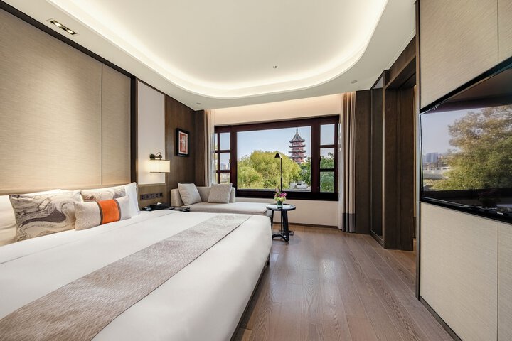 Room 48 of 165