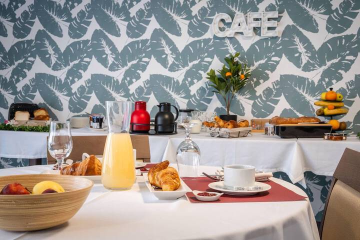 Breakfast/Coffee Service 23 of 27
