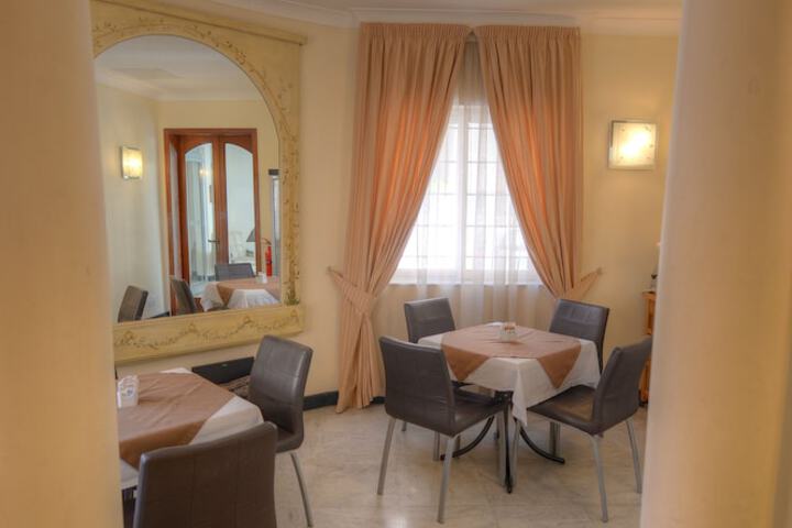 Breakfast area