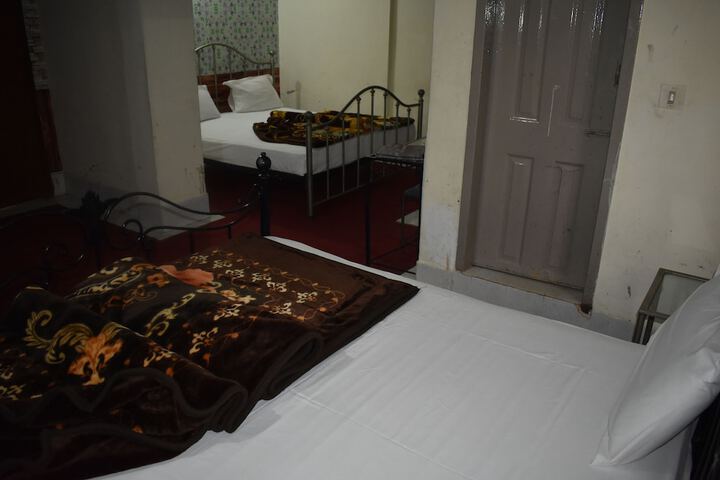 Room 7 of 9