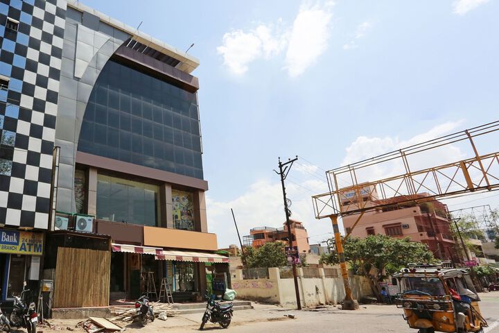 OYO 13929 Meera Magan Residency