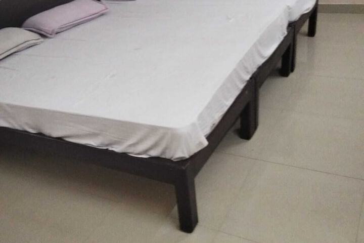 Room 2 of 6