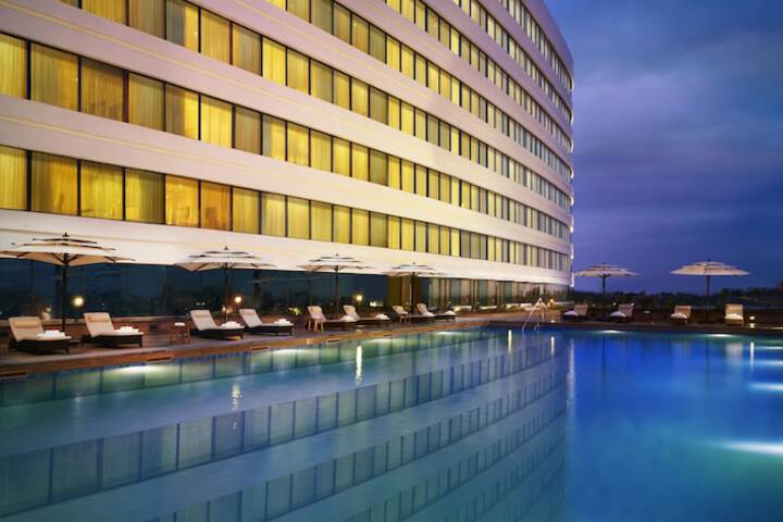 Pools & Facilities