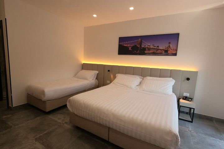 Room 2 of 22