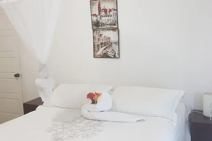 Room 4 of 12