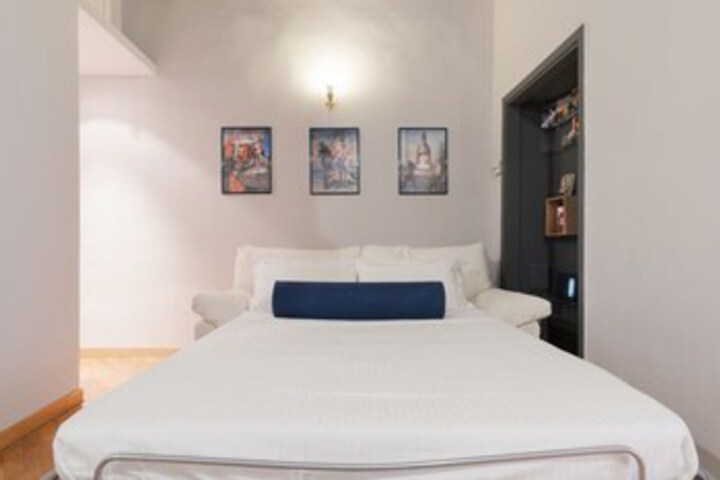 Room 11 of 25