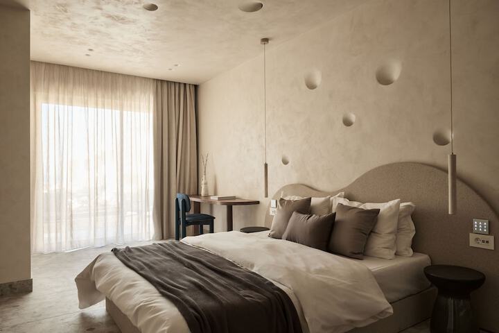 Room 13 of 212