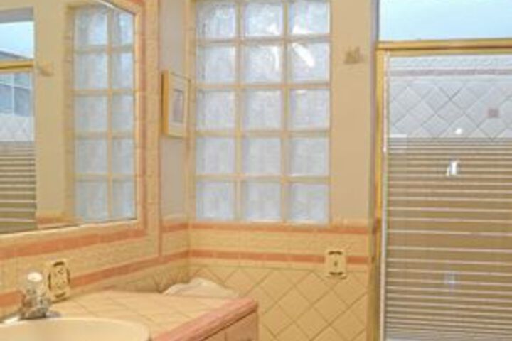 Room 3 of 38