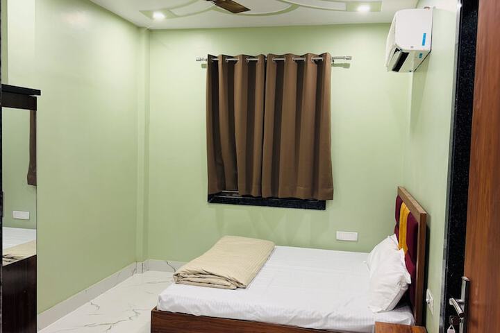 Room 8 of 13