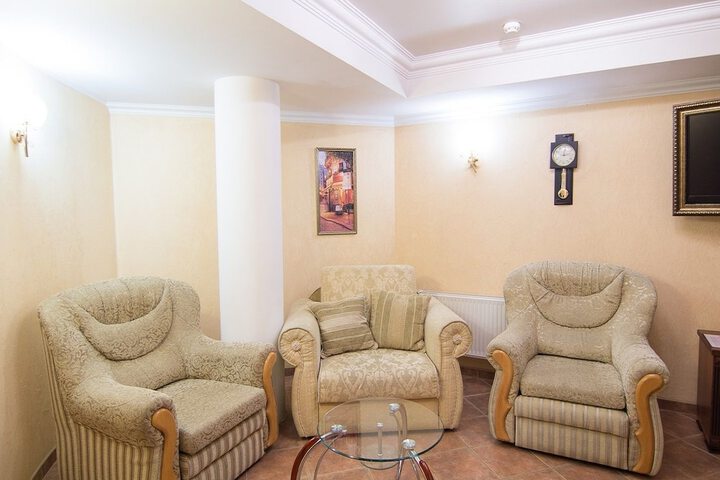 Room 4 of 73