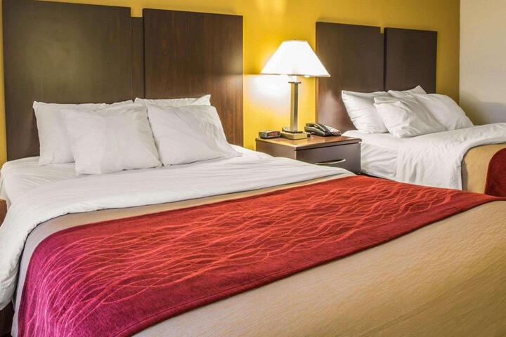 1 Queen Bed (9 of 9)