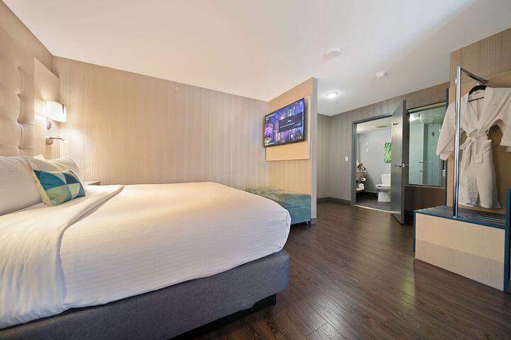 Room 16 of 80