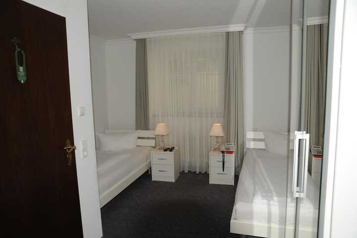 Room 25 of 46