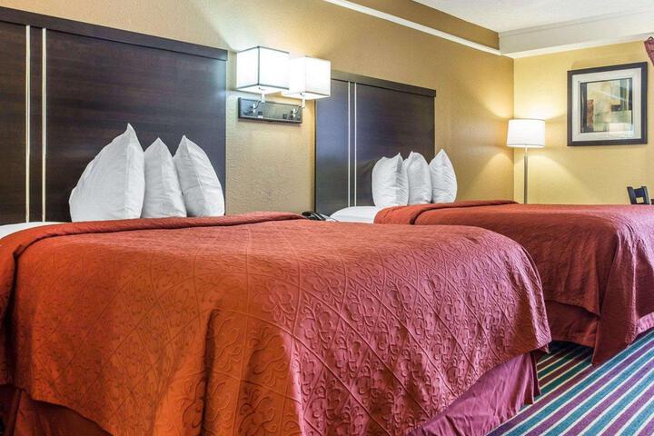 2 Double Beds (11 of 15)