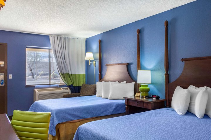 Room 10 of 42