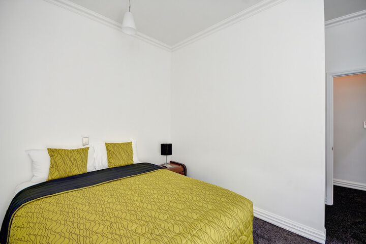 Room 6 of 16
