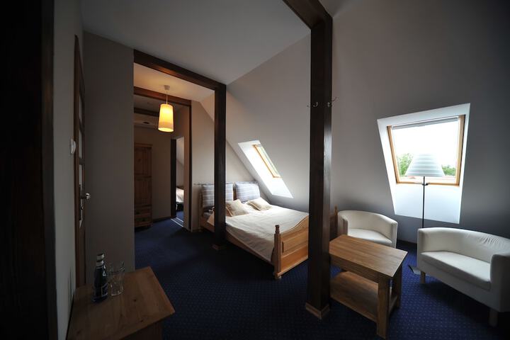 Room 8 of 28
