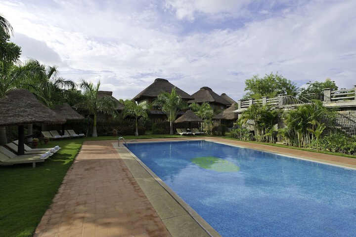 Pool Hotel