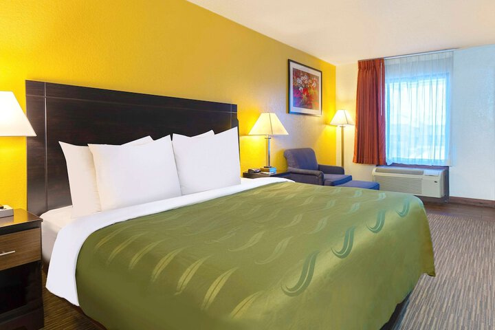 1 King Bed (11 of 19)