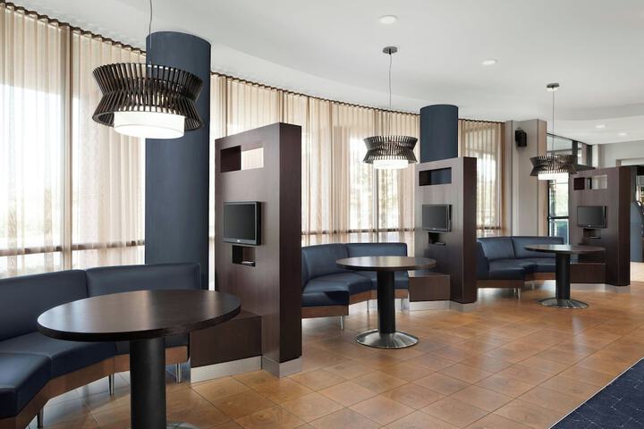 Lobby lounge