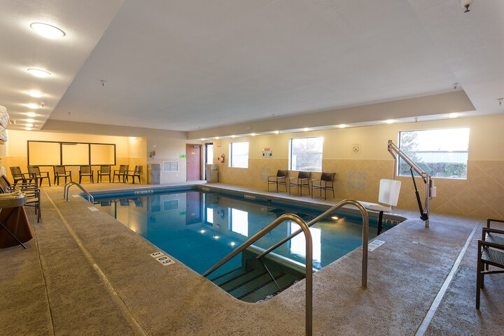 Pool 38 of 65