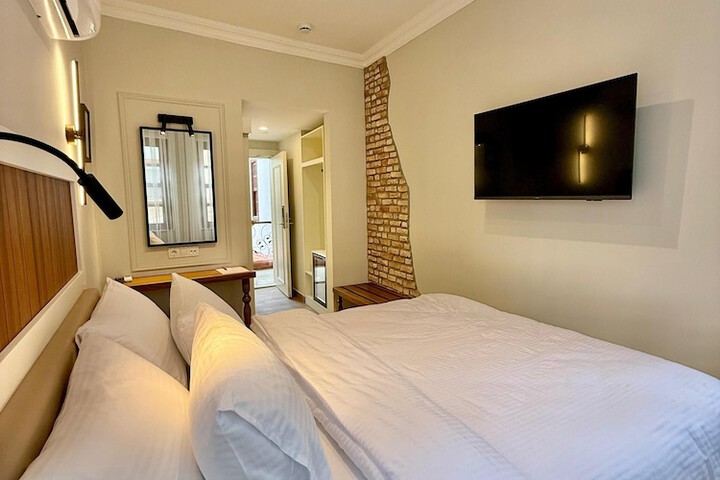 Room 52 of 126