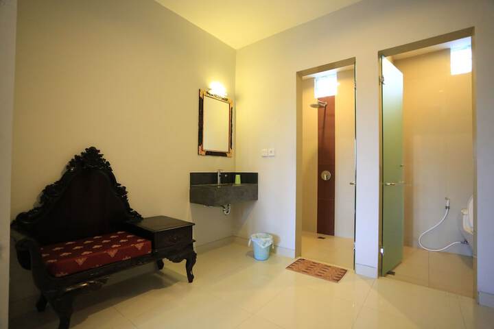 Room 28 of 39