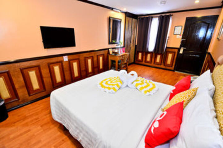 Room 18 of 23