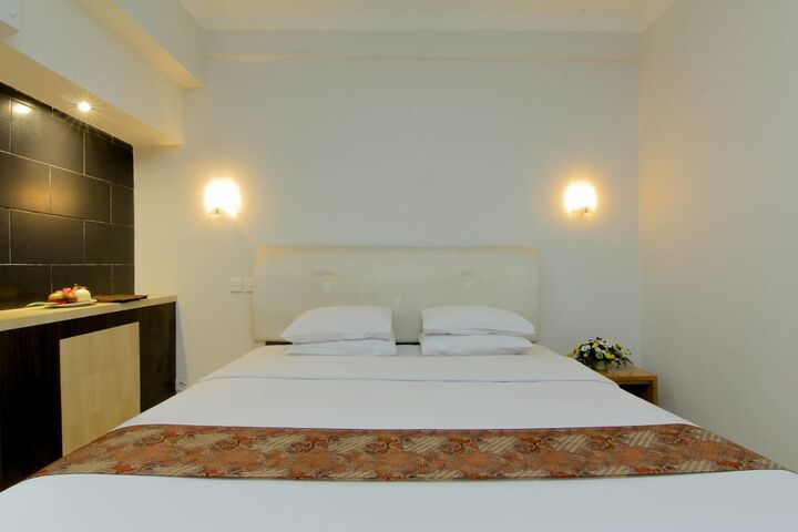 Room 10 of 33