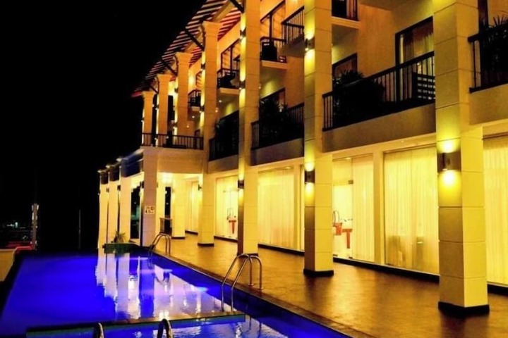 Hotel 10 of 11