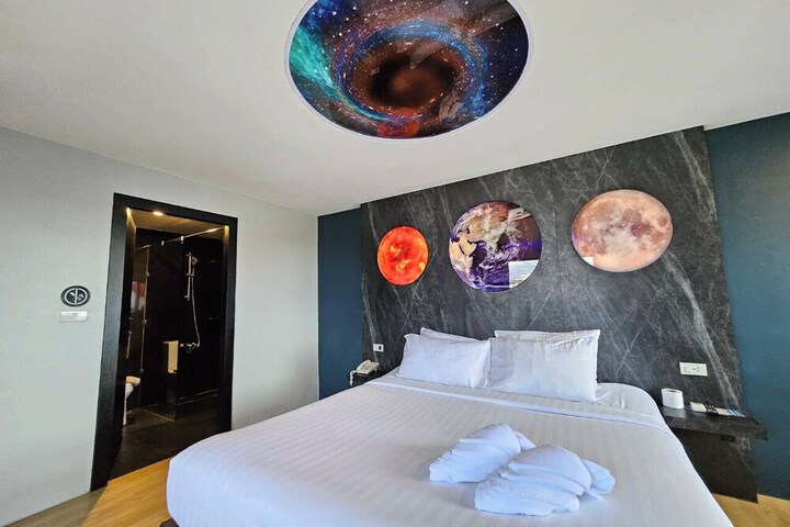 Room 33 of 49
